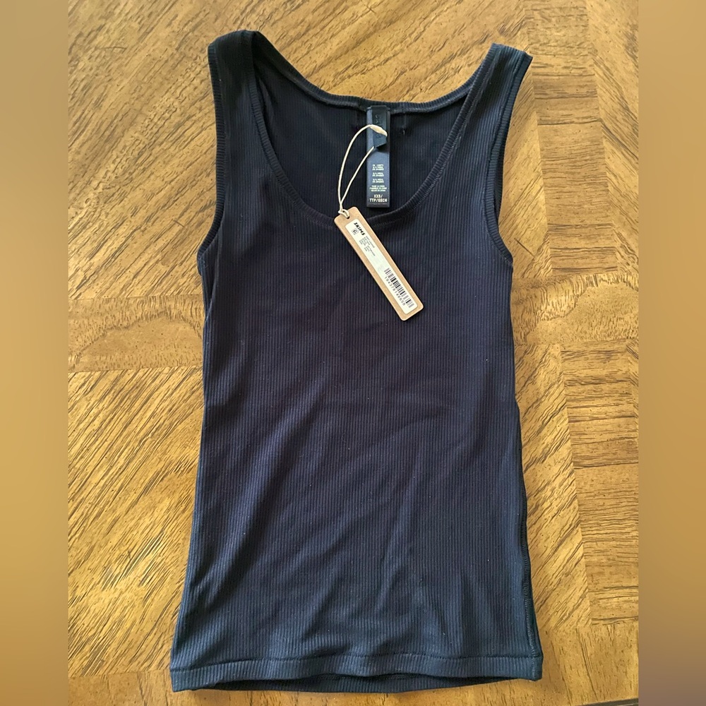 Skims soft lounge rib tank in onyx.